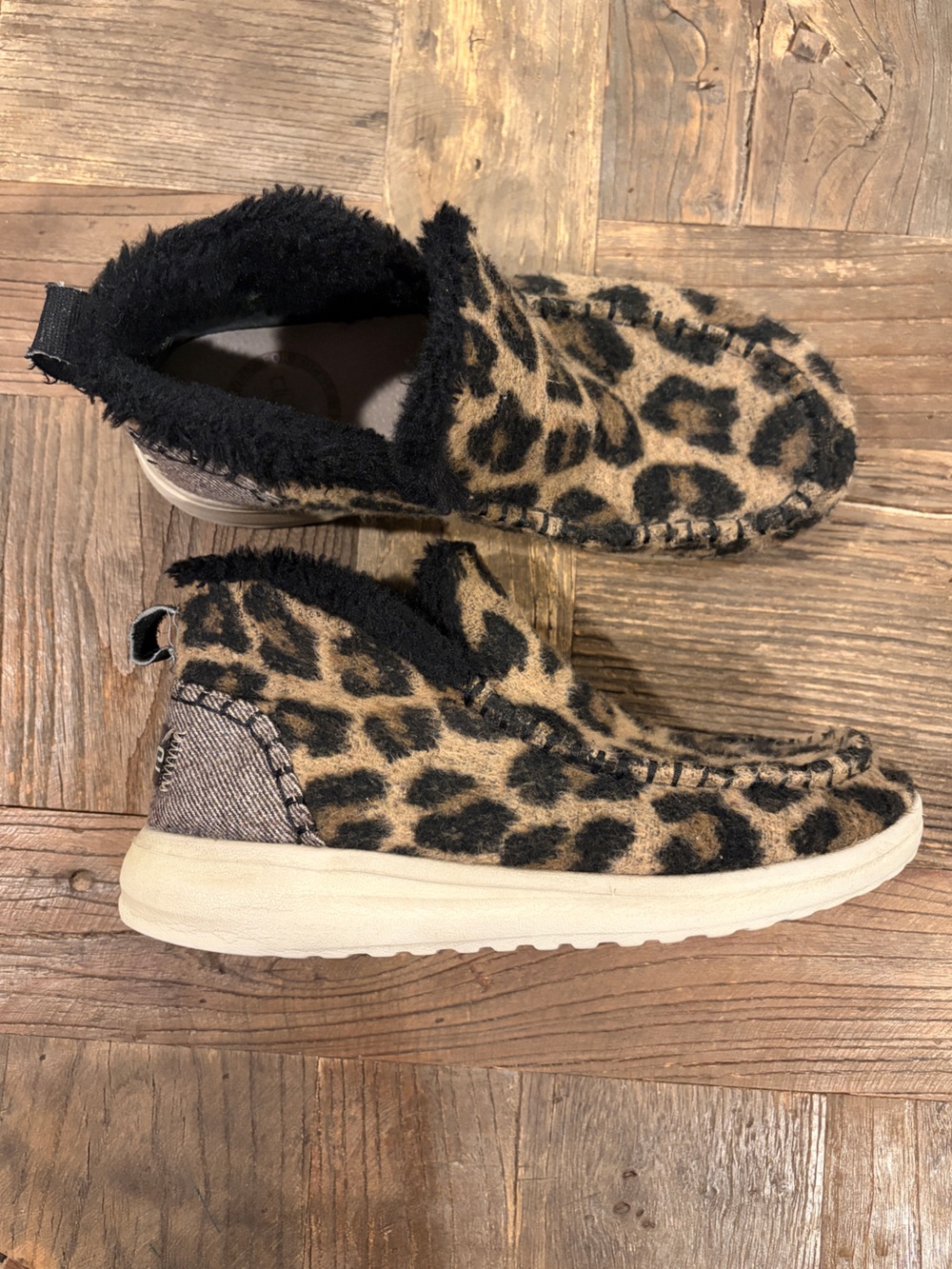 Hey Dude Denny Fleece Leopard Print Chukka Boots Women's Size 5